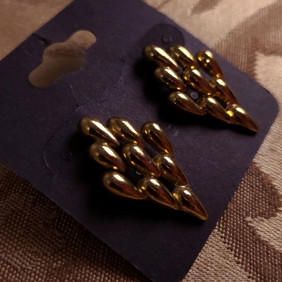 Gold Tone Teardrop Cluster Earrings - Picture 3 of 7